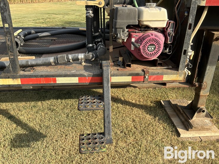 1982-donahue-t/a-drop-deck-sprayer-trailer-image-16