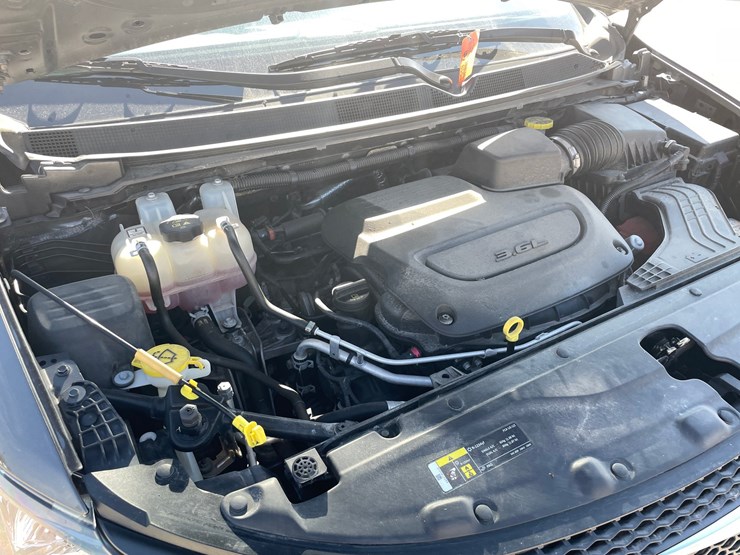 #1519-•-2020-chrysler-voyager-mini-van-(has-wi-title)-image-32