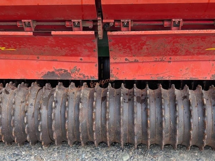 brillion-sure-stand-8'-3pt-seeder-image-14