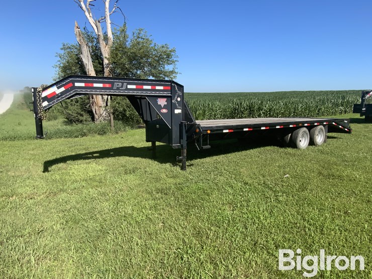 2013-pj-26'-low-pro-t/a-gooseneck-deckover-flatbed-trailer-image-1