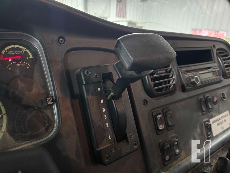 2017-freightliner-business-class-m2-106-6865-image-14