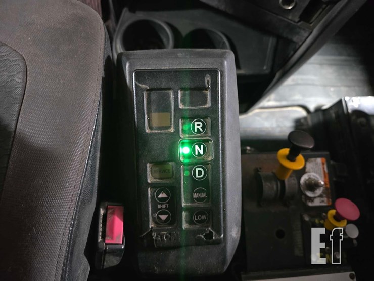 2016-caterpillar-ct660-image-15