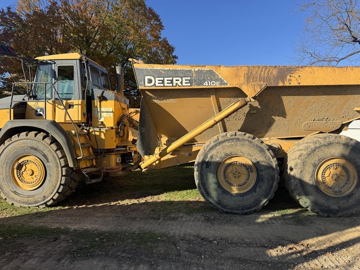 2013-deere-410e-image-12