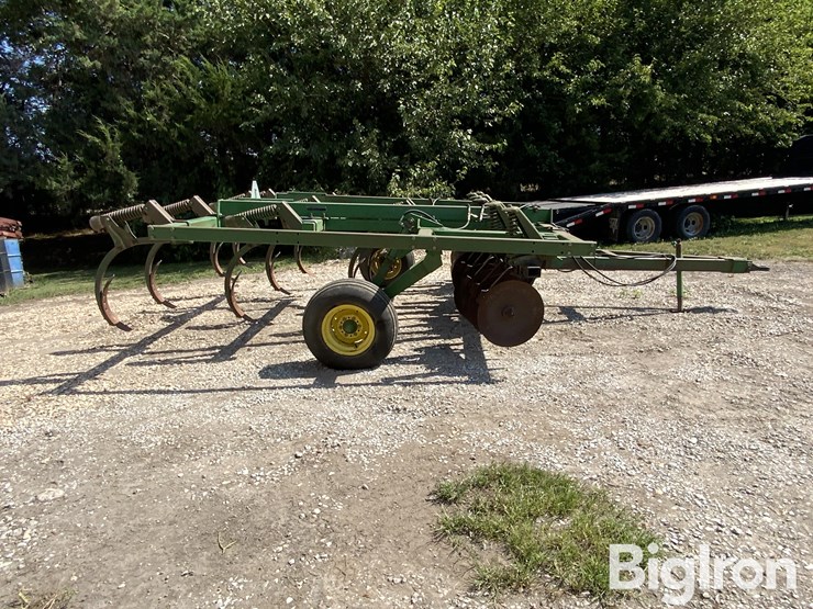 john-deere-712-pull-type-12'-disk-chisel-ripper-image-4
