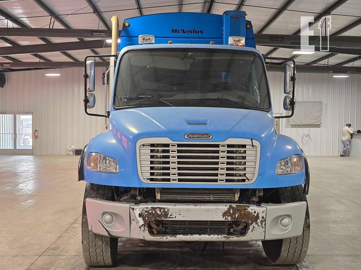 2010-freightliner-business-class-m2-106-image-7