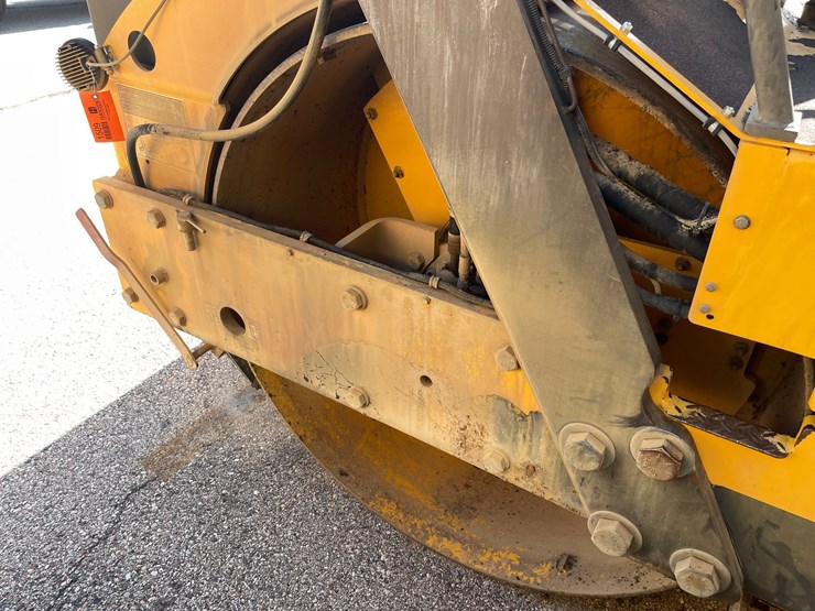 #1509-•-2010-volvo-dd90-vibratory-compactor-image-16