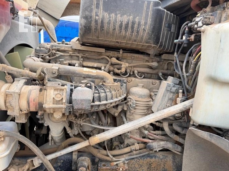 2015-freightliner-122sd-image-29