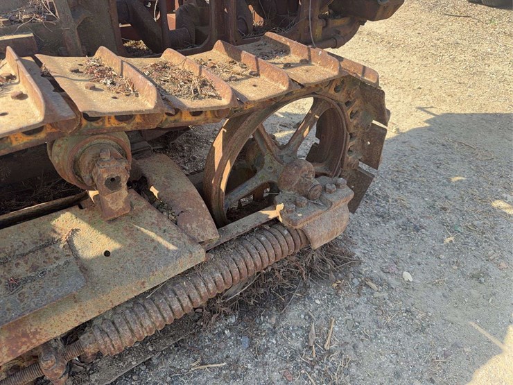 caterpillar-thirty-image-11