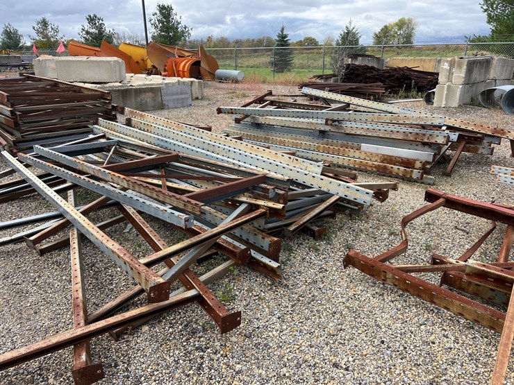 #2103-•-steel-pallet-racking-upright-frames,-cross-beams,-and-more-image-7