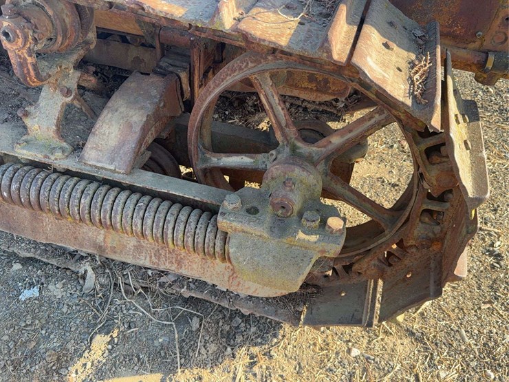 caterpillar-thirty-image-7