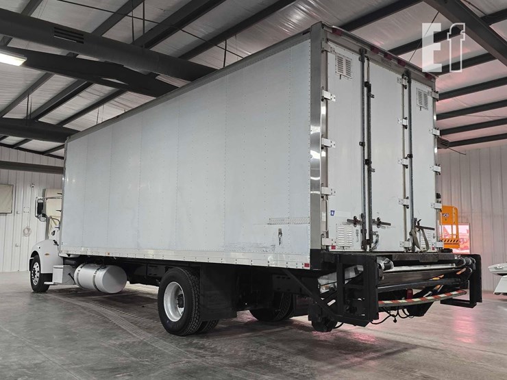 2011-peterbilt-337-image-4