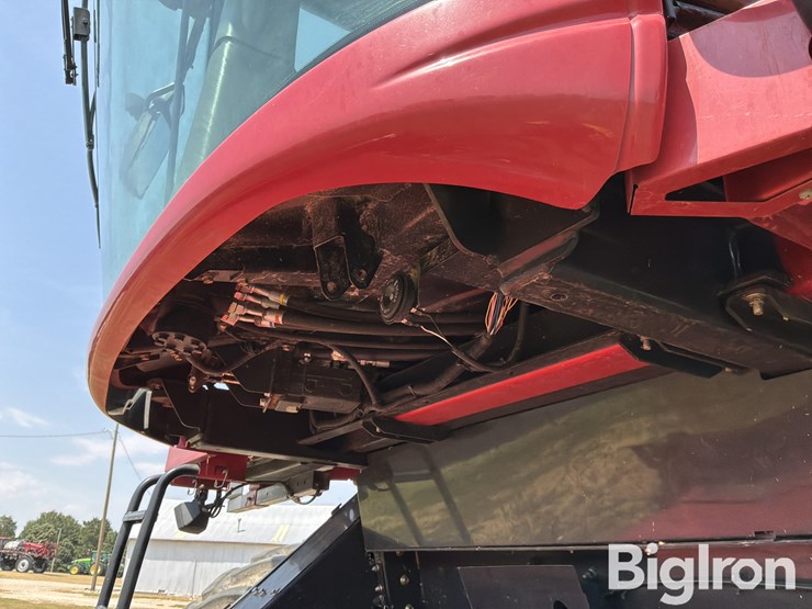 2013-case-ih-7130-axial-flow-2wd-combine-image-13