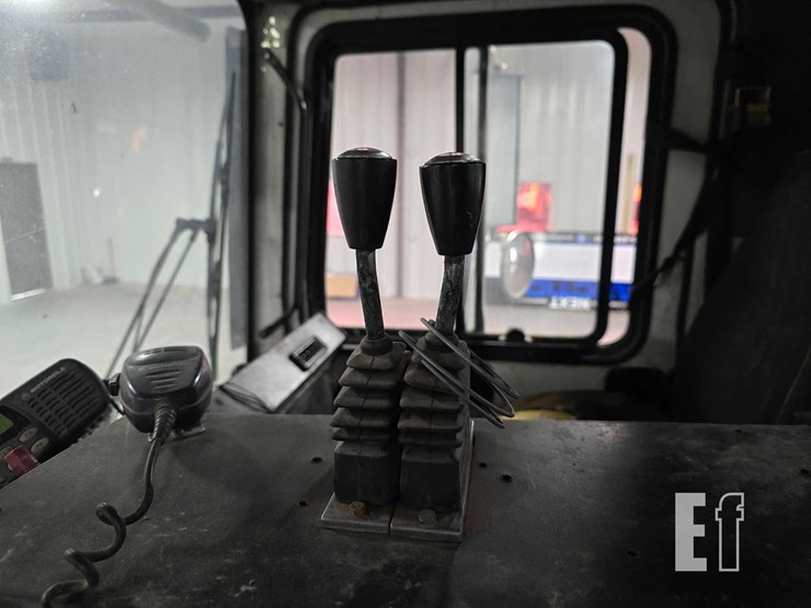 2002-mack-mr600-image-17