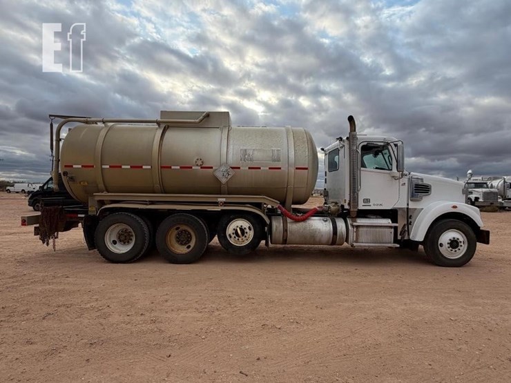 2014-freightliner-122sd-image-5