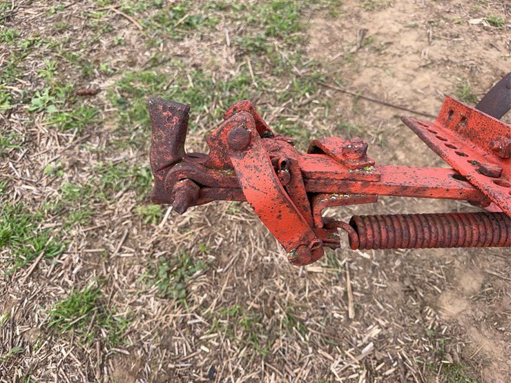 oliver-three-bottom-vineyard-plow-image-5