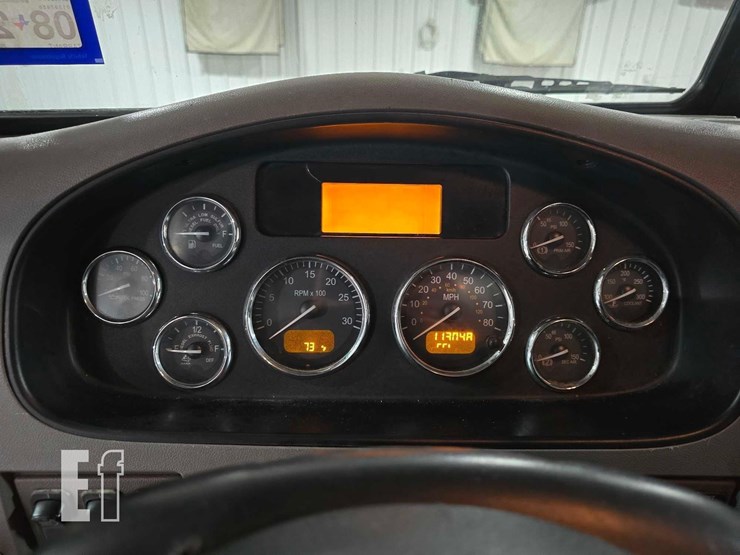 2011-peterbilt-337-image-12