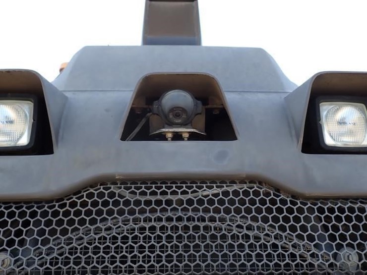 2018-volvo-l90h-wheel-loader-image-13