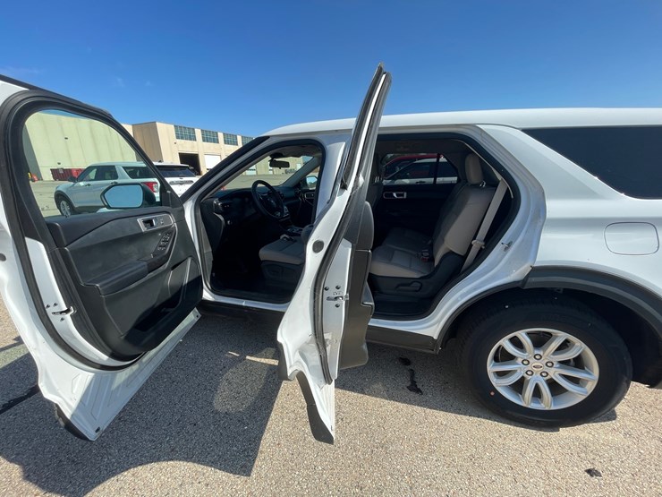 #1526-•-2021-ford-explorer-awd-suv-(has-wi-title)-image-34