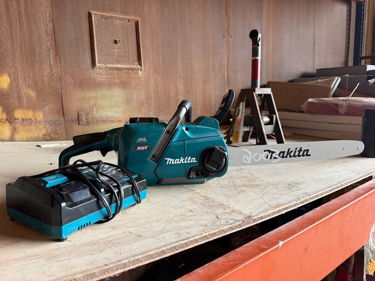#2003-•-makita-xgt-battery-operated-chainsaw-with-charger-image-2