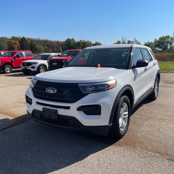 #1527 • 2022 Ford Explorer AWD SUV (Has WI Title)