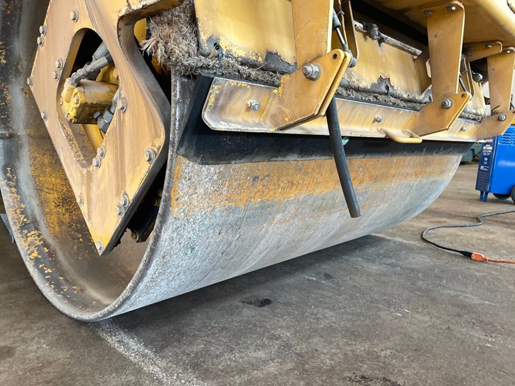 #1537-•-2010-volvo-dd70-vibratory-compactor-image-8