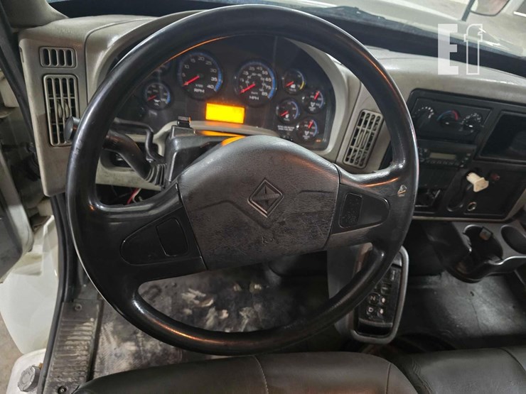 2013-international-durastar-4300-image-13