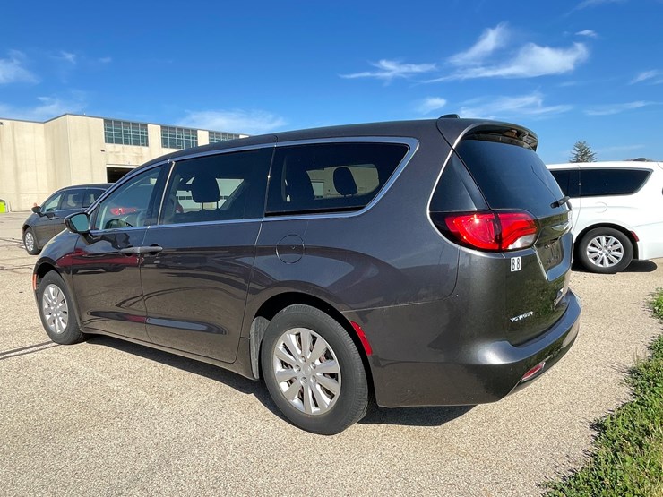 #1522-•-2021-chrysler-voyager-mini-van-(has-wi-title)-image-20