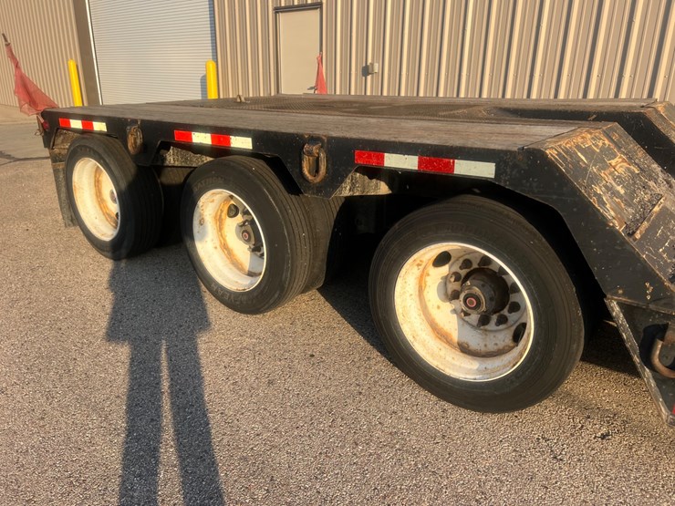 #1511-•-2001-sterling-tri-axle-heavy-haul-day-cab-semi-(has-wi-title)-with-2014-etnyre-tri-axle-lowboy-trailer-(has-wi-title)-image-89