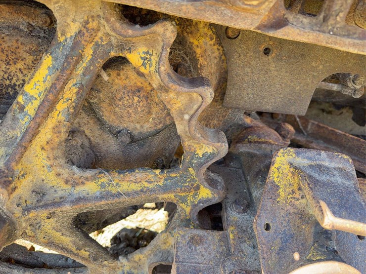 caterpillar-ten-image-24