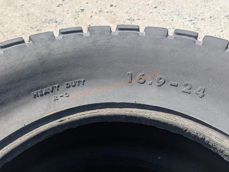 2--16.9x24-armstrong-torx-trac-hd-tires-image-10