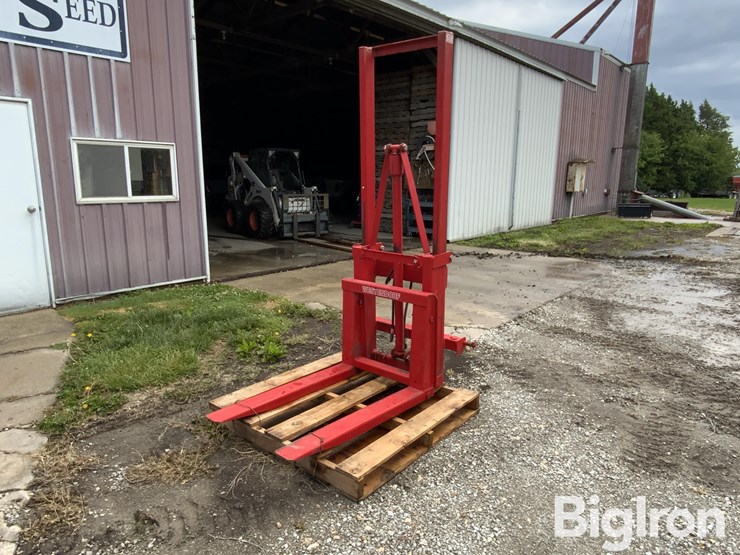 westendorf-3-pt-hydraulic-forklift-attachment-image-1