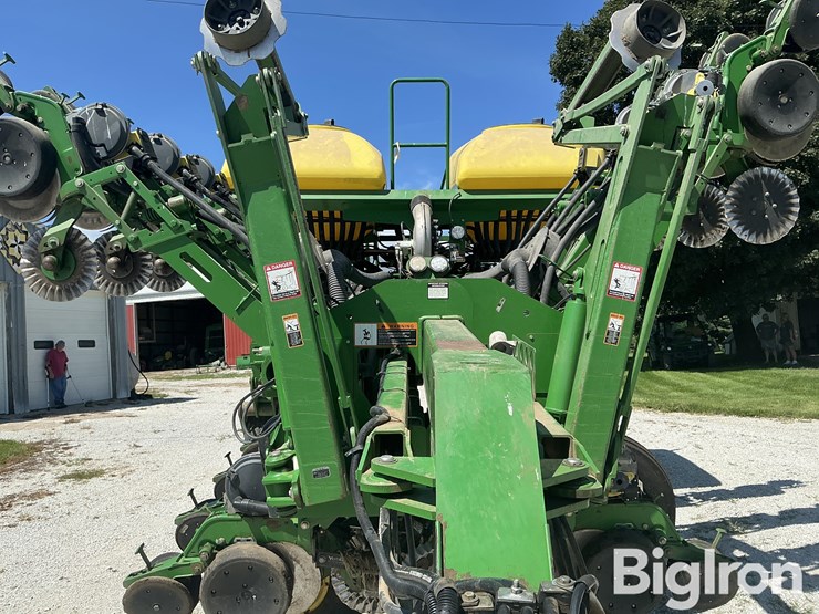 2003-john-deere-1790-ccs-12/23-planter-image-11