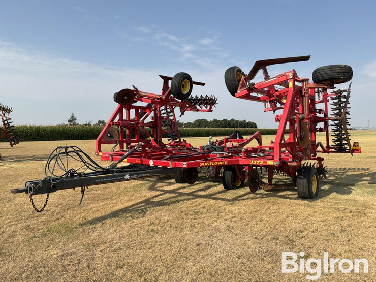 2017-sunflower-3372-7x6-sweep-plow-image-1