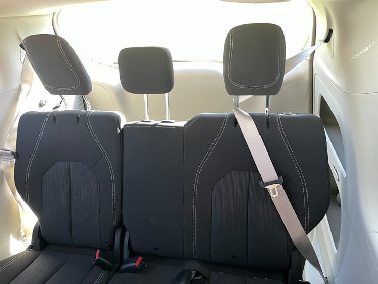 #1520-•-2020-chrysler-voyager-mini-van-(has-wi-title)-image-24