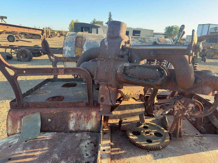 caterpillar-thirty-image-16