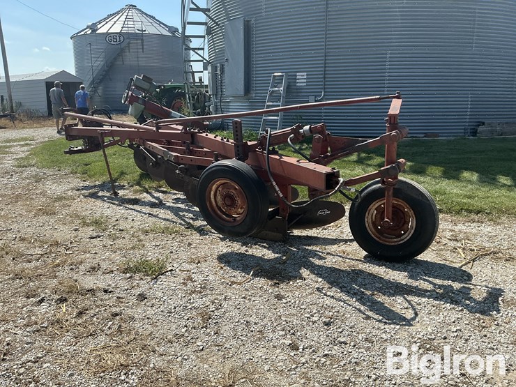 international-harvester-700-5-bottom-moldboard-plow-image-7