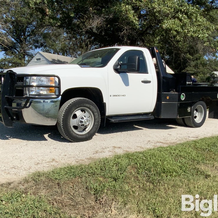 2009 Chevrolet Silverado 3500 HD 4x4 Flatbed Service Truck