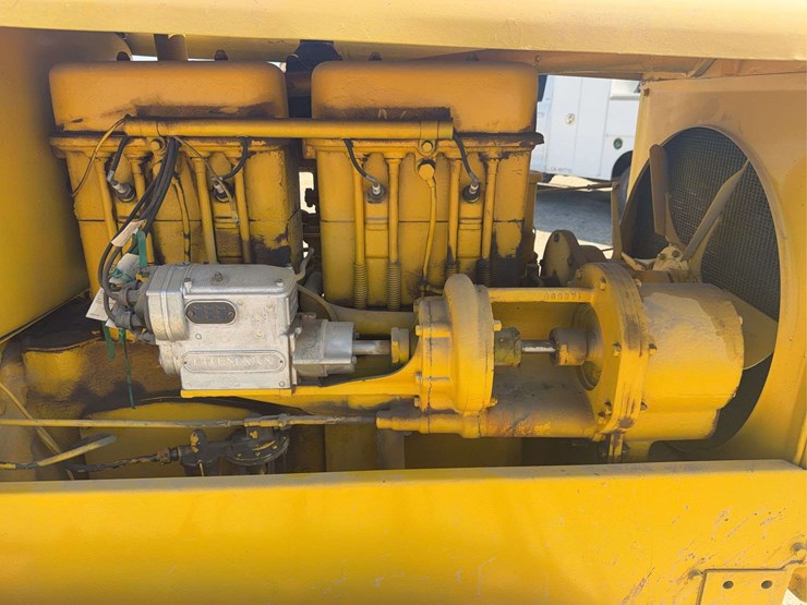 caterpillar-forty-image-28