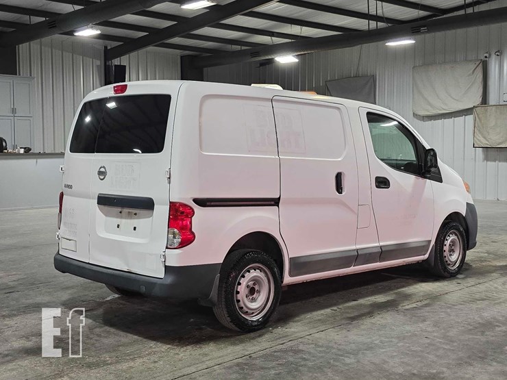 2016-nissan-nv200-image-3