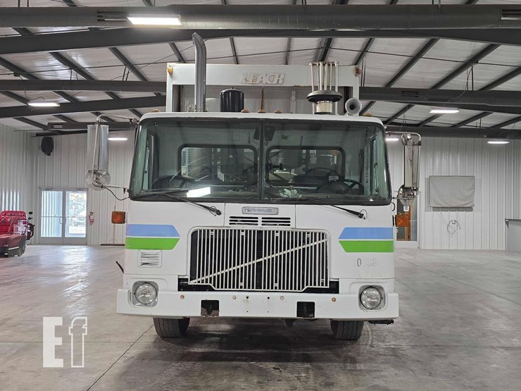1995-volvo-wxll64-image-7