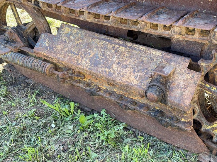 caterpillar-ten-image-44
