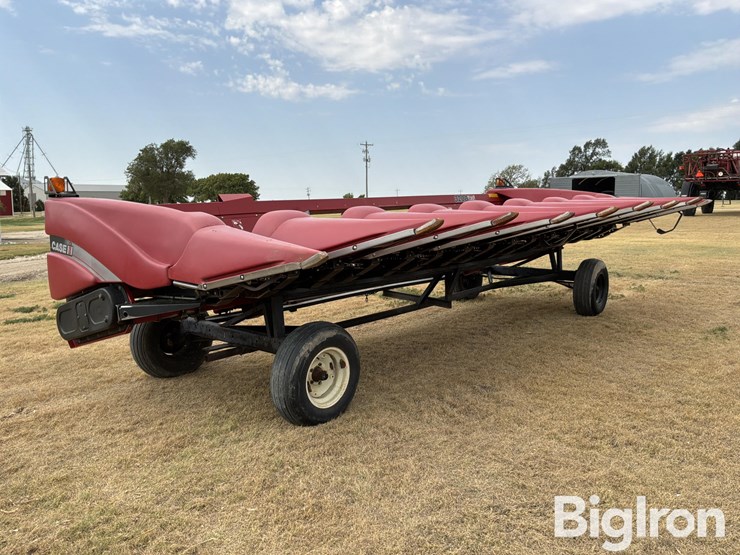 2011-case-ih-3208-30-converted-corn-head-to-row-crop-head-w/header-trailer-image-3
