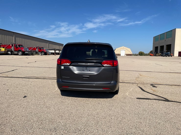 #1517-•-2021-chrysler-voyager-mini-van-(has-wi-title)-image-31