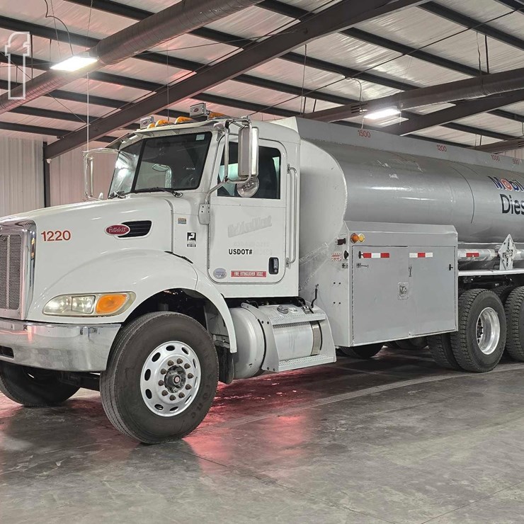 2013 PETERBILT 348