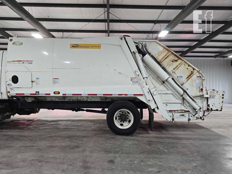 2015-international-durastar-4400-image-17