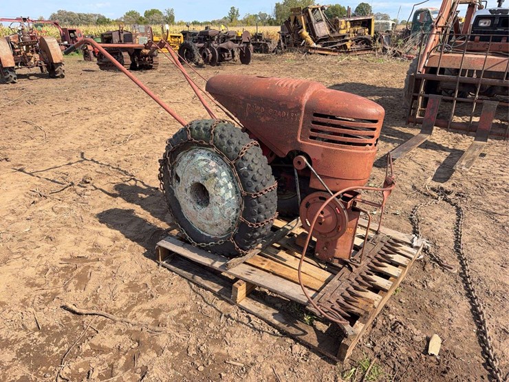 david-bradley-garden-tractor-image-1