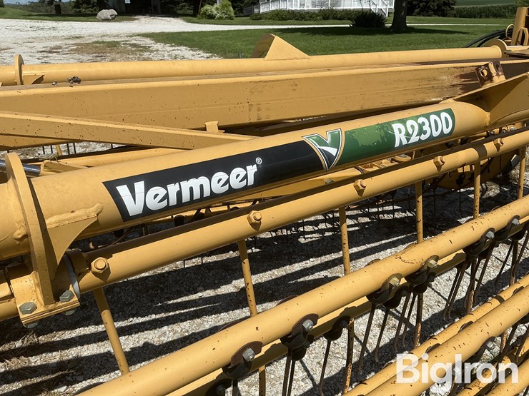 2009-vermeer-r2300-twin-basket-hay-rake-image-19
