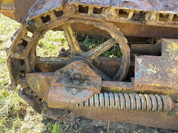 caterpillar-ten-image-45