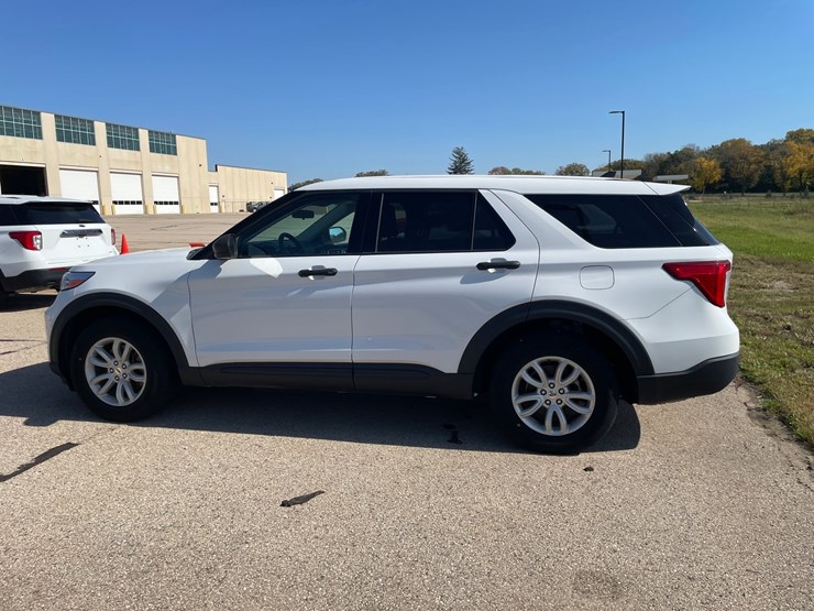 #1526-•-2021-ford-explorer-awd-suv-(has-wi-title)-image-33