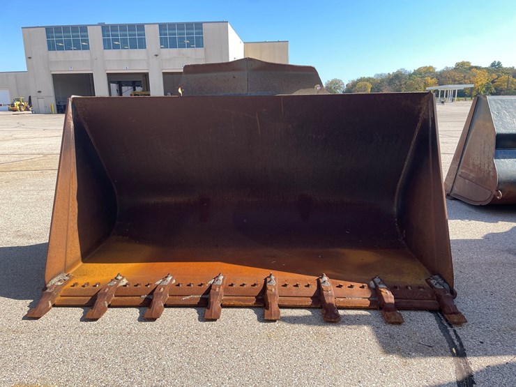 #1501-•-volvo-3-3/4-yard-wheel-loader-bucket-image-2